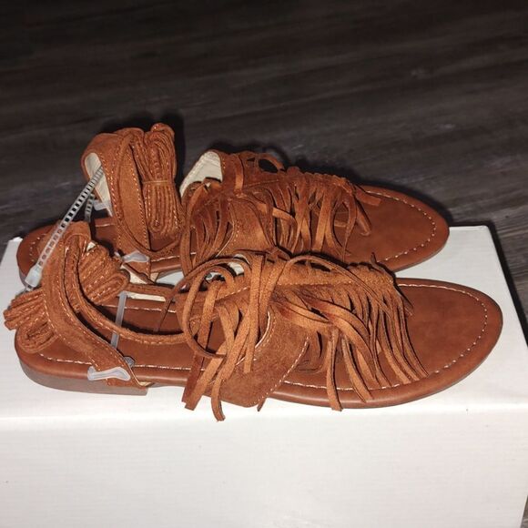 Olivia Miller Cognac Fringe Sandals Sz 6 NIB - Picture 4 of 6